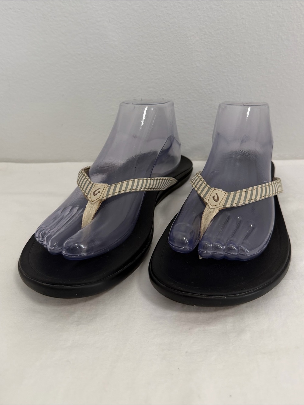 Olukai  flip flops thong sandals Women’s size 10